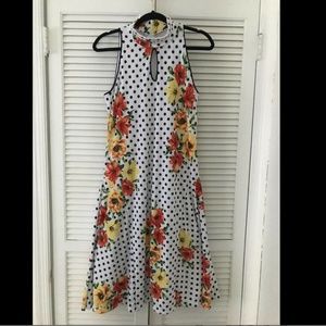 CATO CUTE Floral Dress, SZ Med, Keyhole neckline.